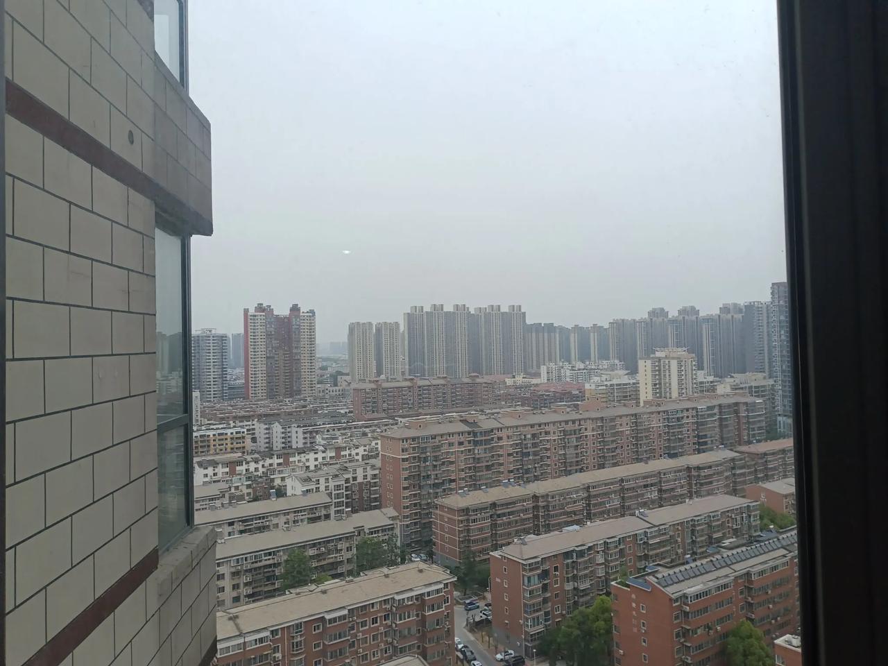 A股进入“定力牛”。不要攀比。在人家一天涨几百点，涨了近3%的形势下。咱们
