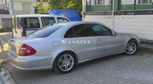 土耳其版奔驰E220，这是2004年上牌的，跑了五十多万公里，卖家说做了全套大保