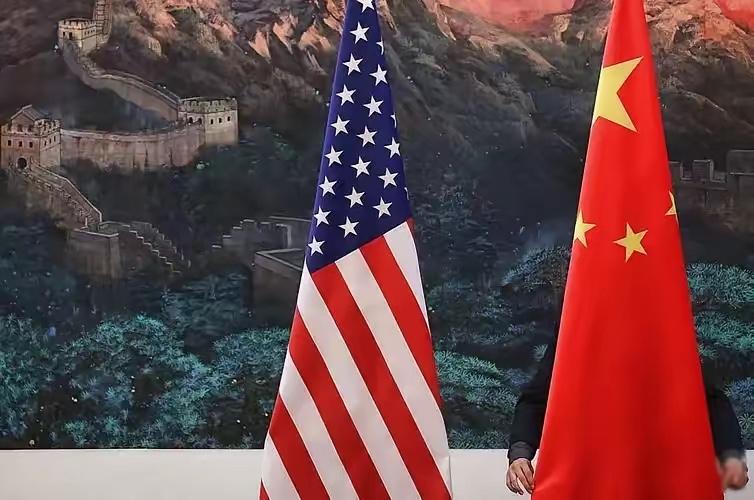 中美以前还只是嘴上较劲，有些妥协投降的话勉强还能听，可现在情况已经变了，双方已经