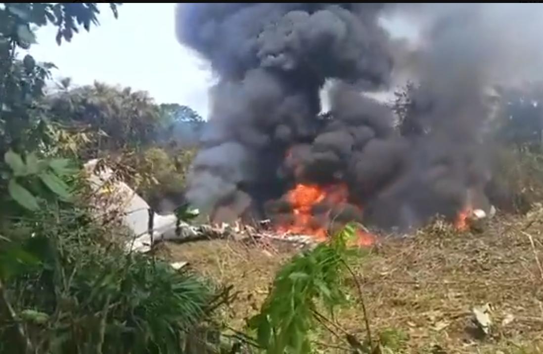 【一架载有100多人的军用C-130运输机起飞后不久坠毁哥伦比亚空军运输机从莱