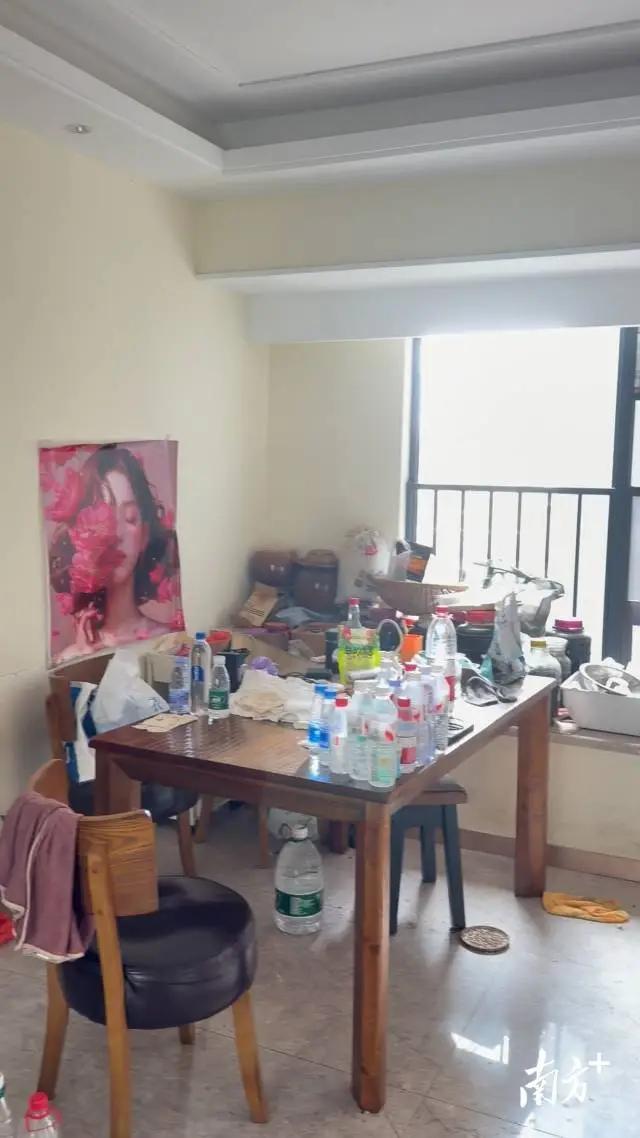 打钱就算养娃，甩锅就是育儿！珠海一名13岁男孩被父母变相遗弃，在停水断电的破败出