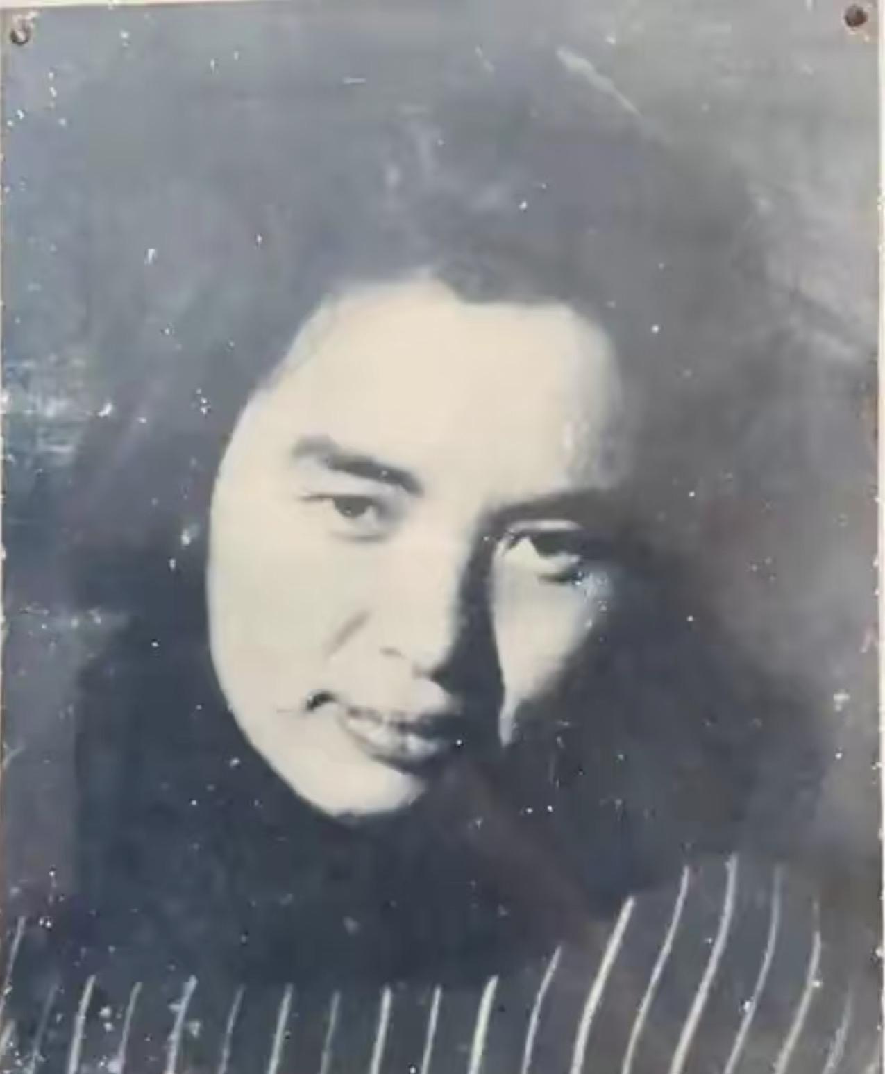 没想到这张照片里身着国军中尉制服、眼神锐利沉稳的国民党中尉政训员，竟是拿过扬州武