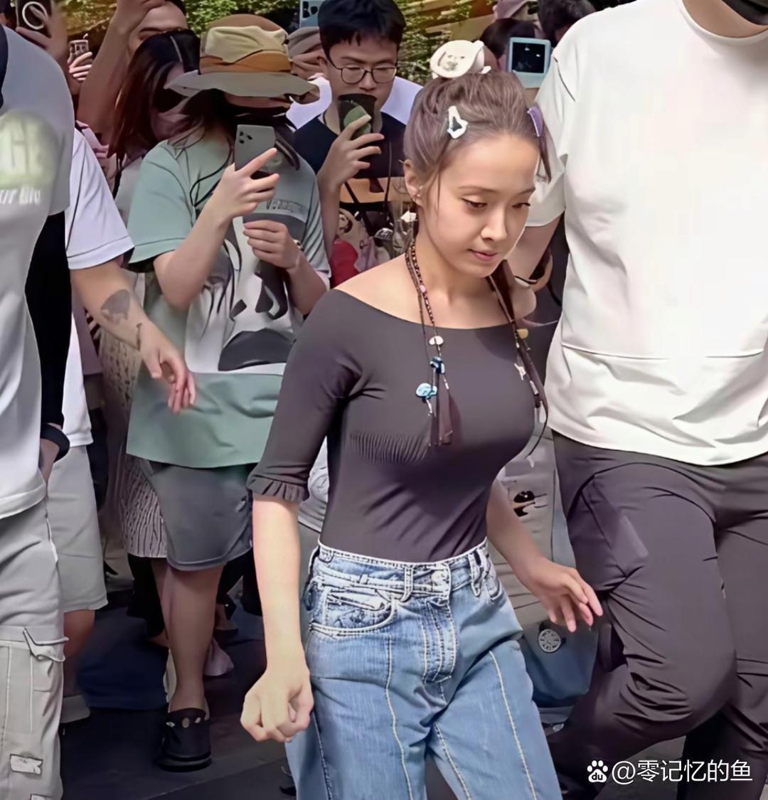不是谁敢想蔡依林快50岁了，还满满的少女感啊