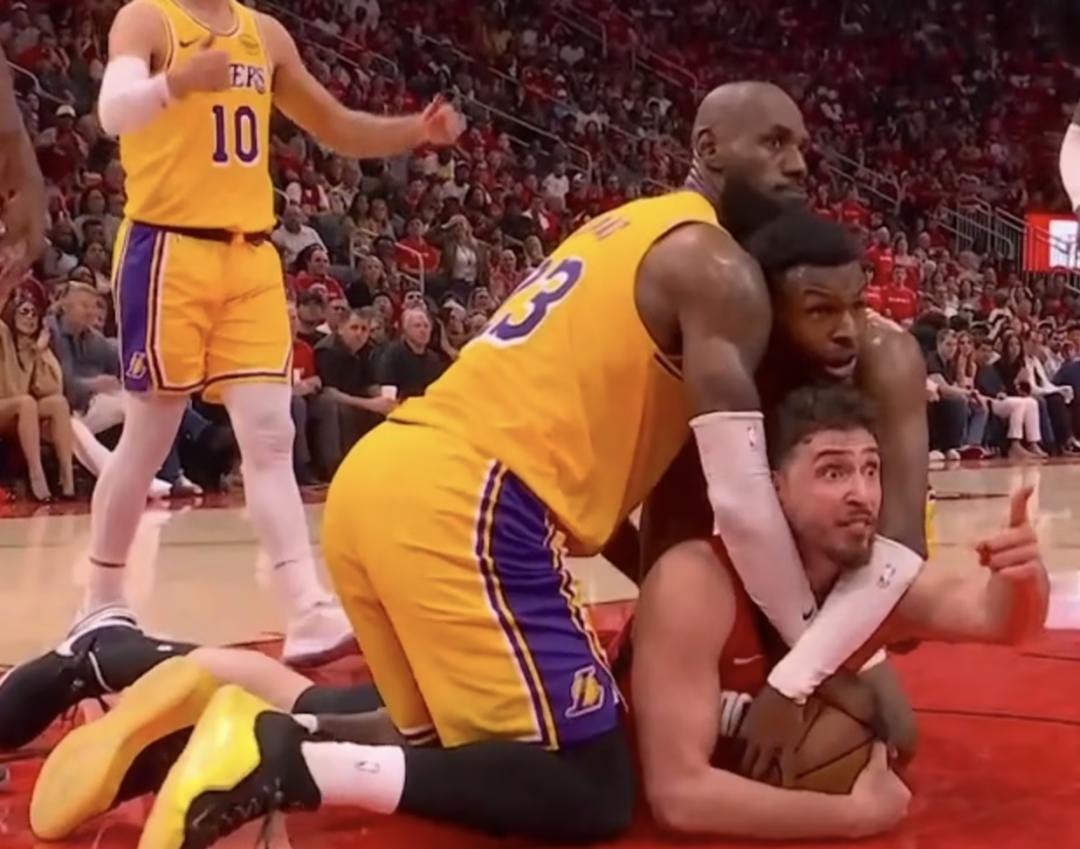 你敢相信吗，41岁的老詹今天出场了45分钟！在刚结束的一场焦点战，湖人经过加