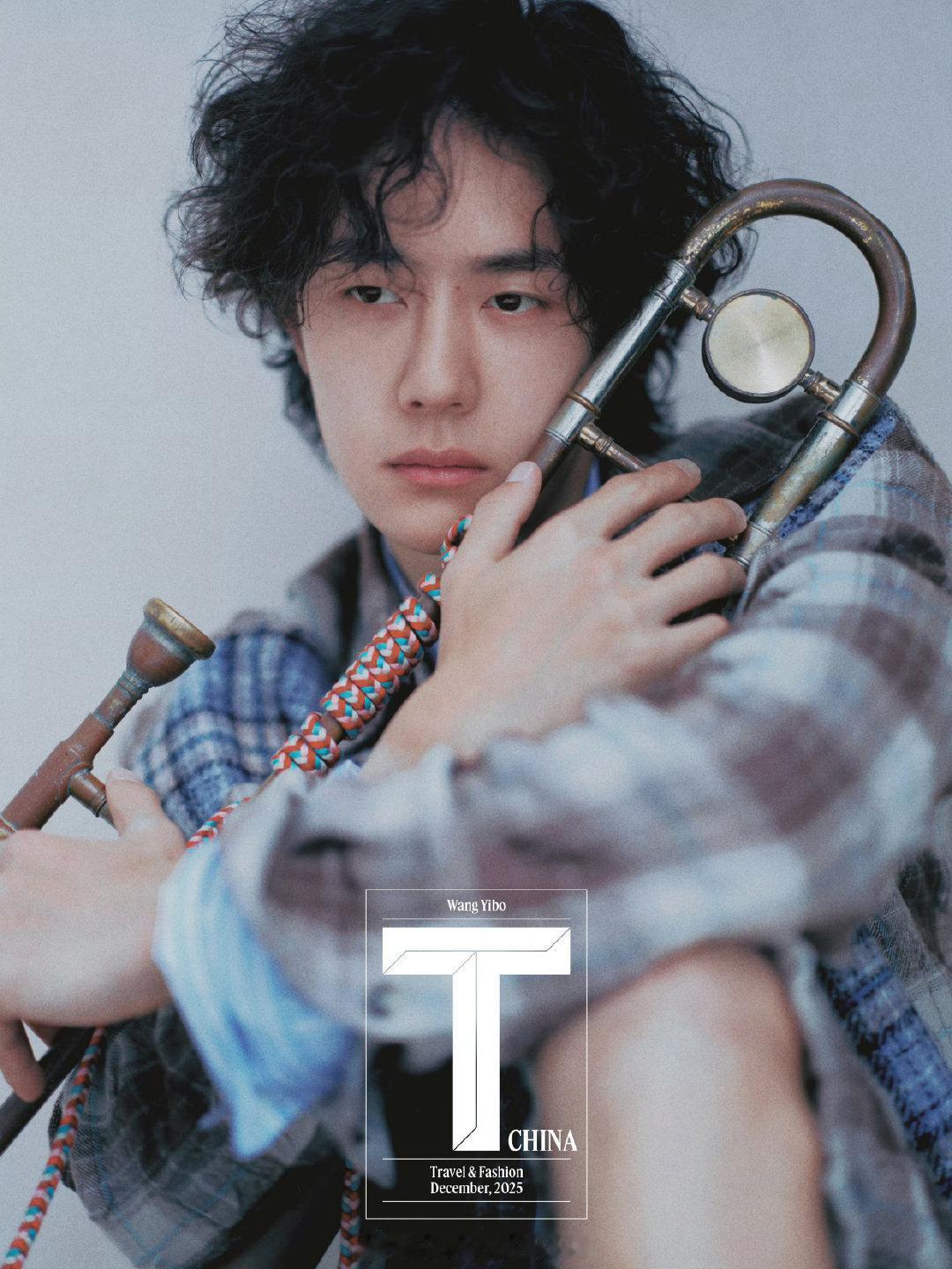 王一博T中文版12月闭年刊封面预告来啦👏🏻年底再入主流女刊！由LOEWE推封