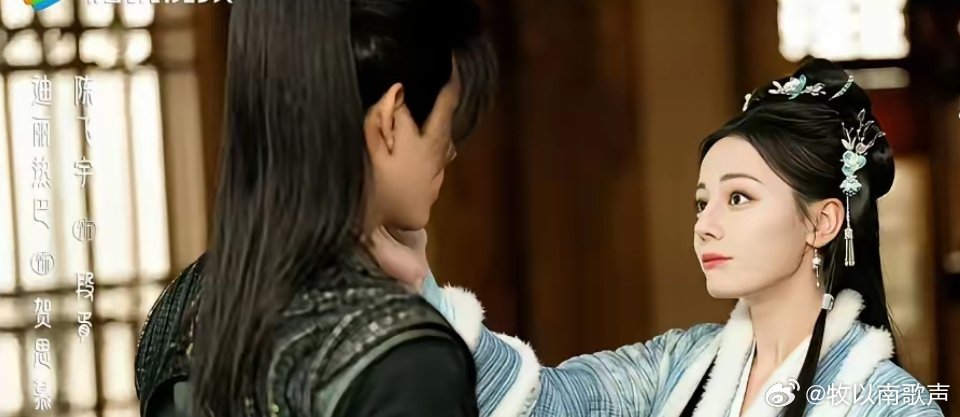 《白日提灯》中的贺思慕，身世自带人鬼交织的宿命感。她是上任鬼王与星卿宫修道之女的