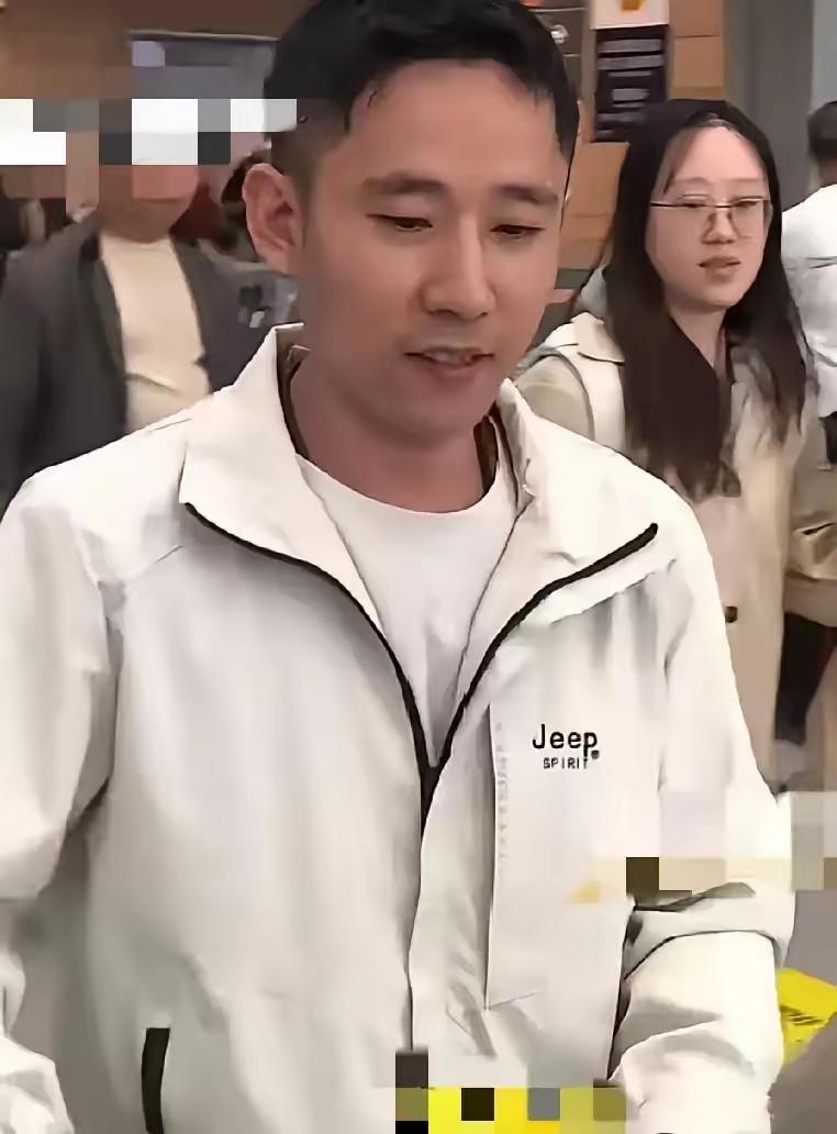 林德东1993年在沈阳出生，3个月大被人贩子卖至福建莆田，15岁时被养家赶出，因