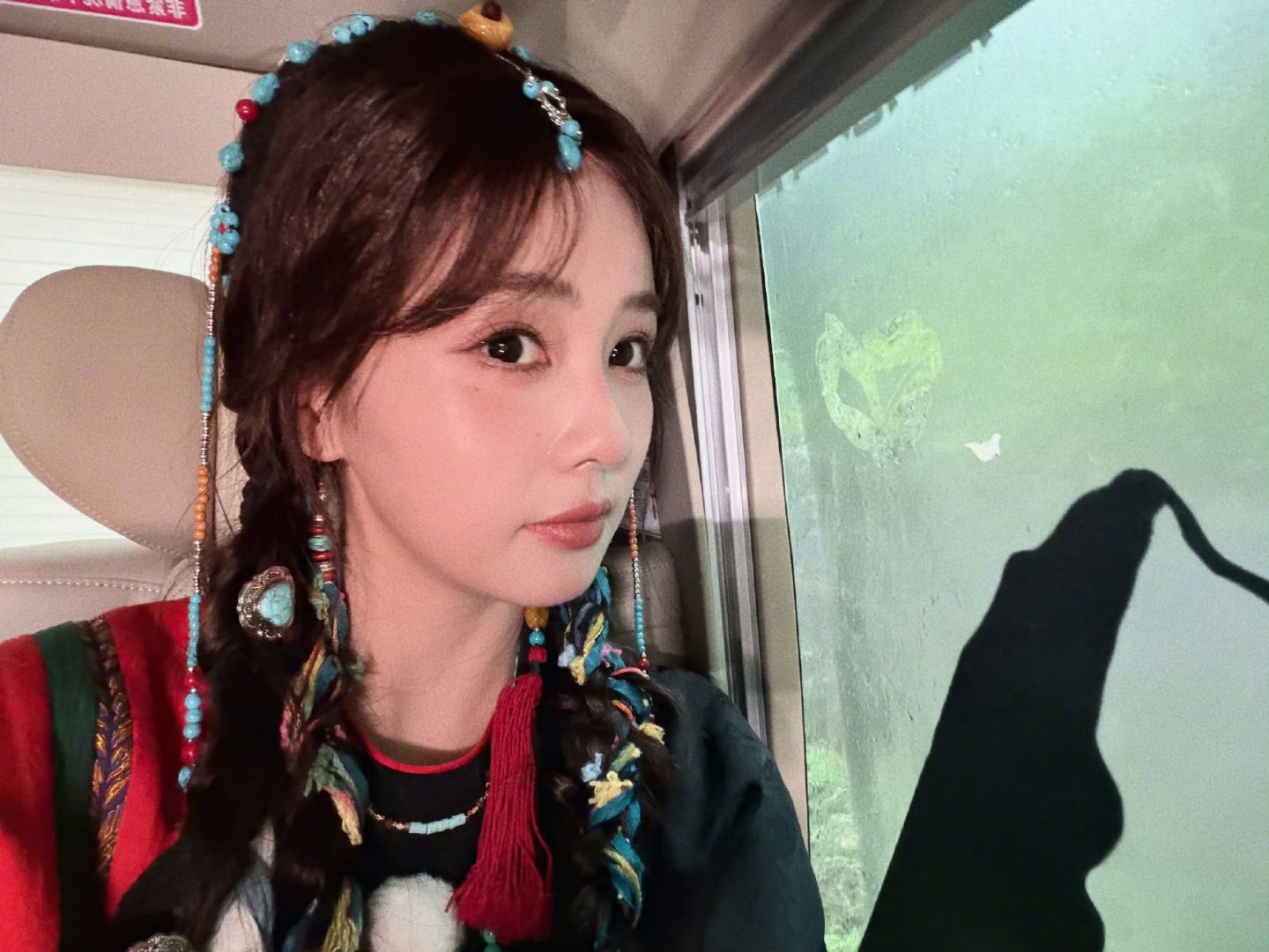 白鹿晒西藏明信片白鹿晒的西藏明信片也太会戳人心了！镜头里的西藏自带澄澈滤镜，蓝天