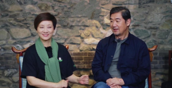 当年，在邓婕的劝说下，张国立在北京奥森公园买一个1000平米的地产，当时价格是5
