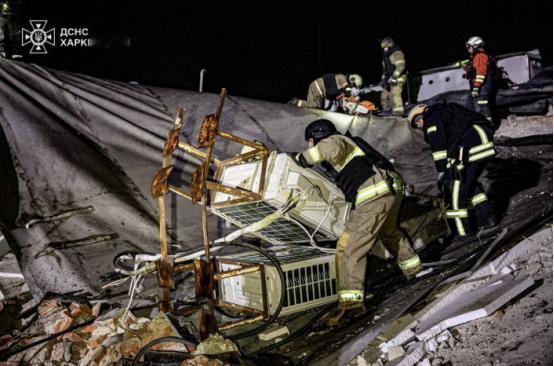 泽连斯基根本没想到，俄军竟下死手，13枚全球禁用导弹一夜摧毁乌克兰！俄罗斯的信号