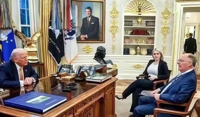 我发现卡罗琳这个女人可真不简单，不仅才27就成为了美国历史上最年轻的白宫发言