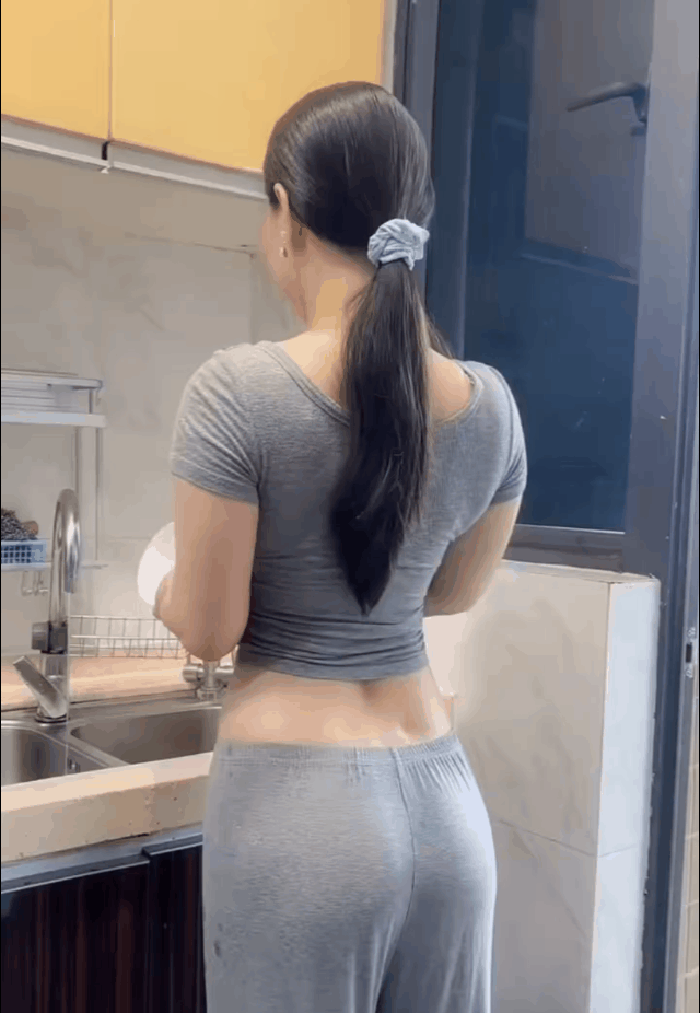 一本正经的刷碗，怎么看着韵味不同！