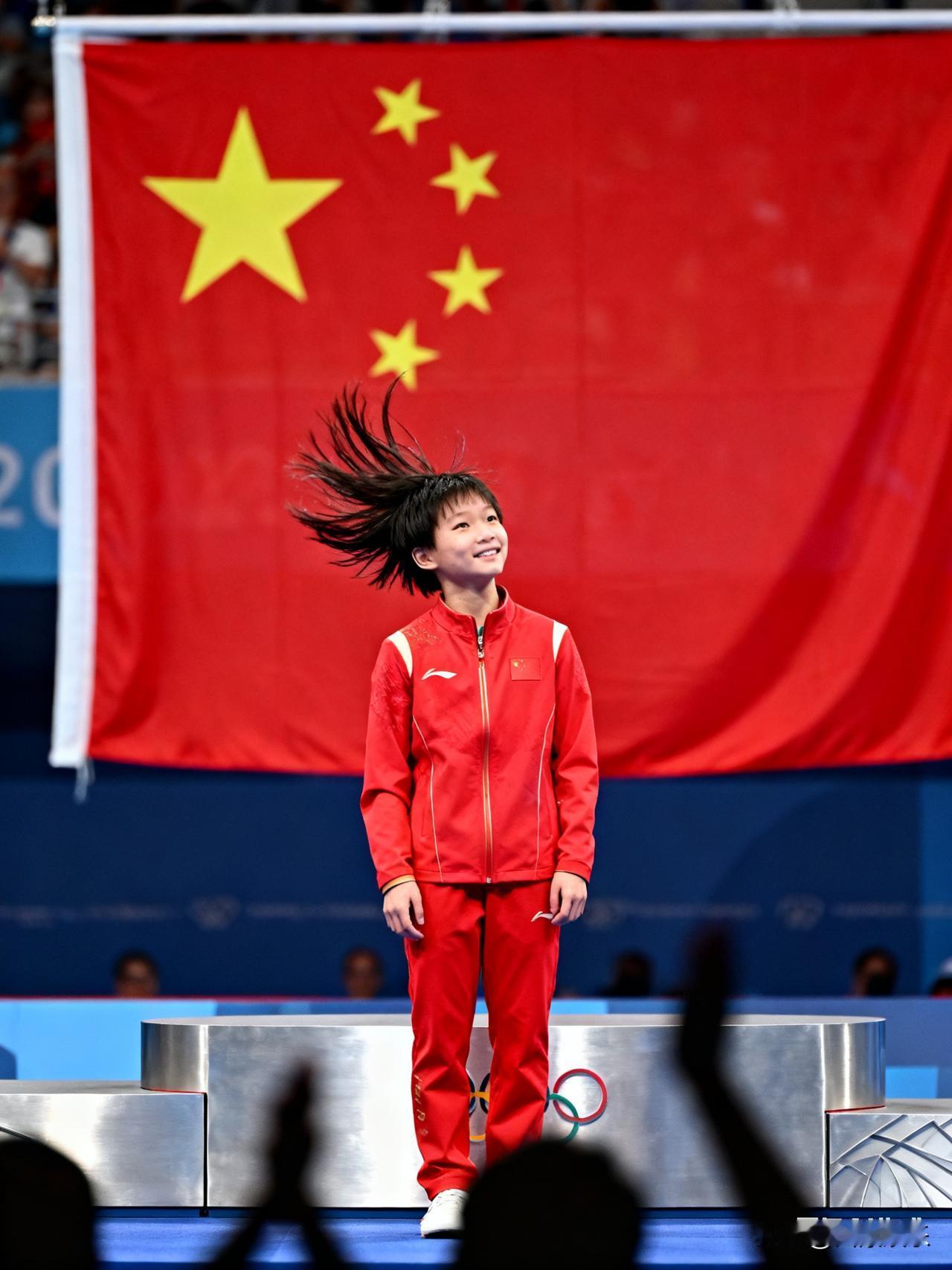 全红婵领奖前甩头适应长发全红婵领奖前甩头适应长发，这小细节太可爱了。看到广东队