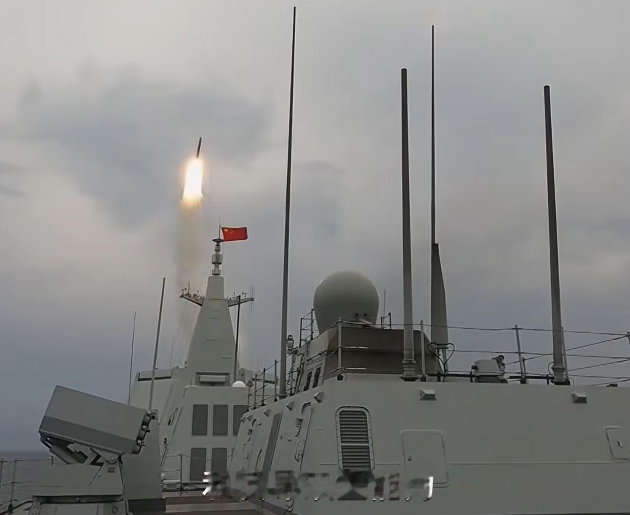 两款反舰导弹，一款防空导弹，你都能看出来是什么型号吗？这是新一代055的垂发