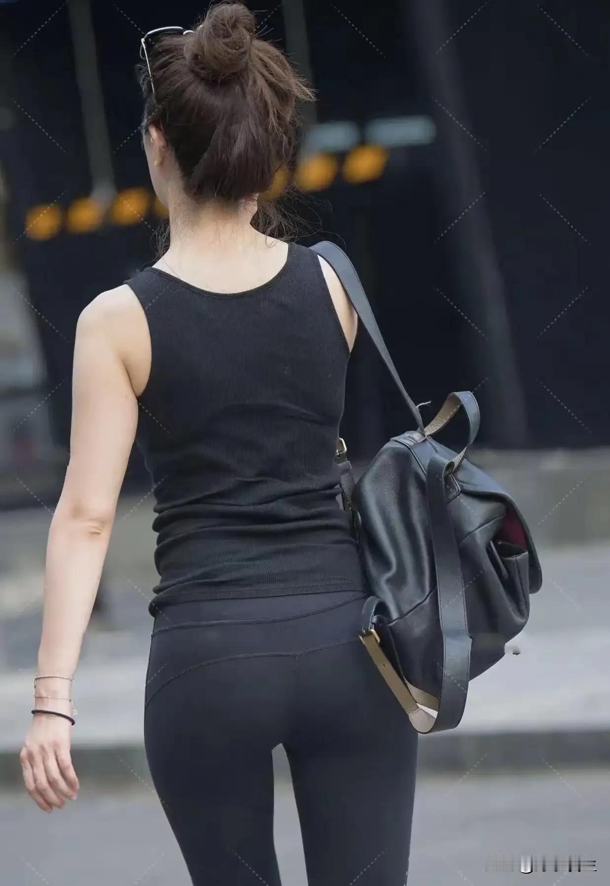 瑜伽裤从不是内裤与外裤的二元选择题，而是面料科技与生活方式的跨界产物。它以高