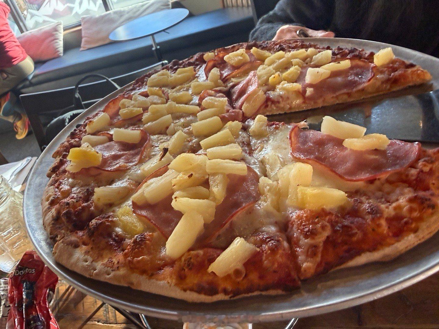 我和伊宝说：虽然我也不反对，但其实我并不是那么喜欢吃酸甜口的披萨。所以不要每次都