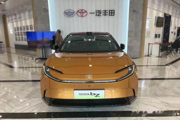 不得不说，丰田把中国人的用车需求研究透了。要舒适——买丰田凯美瑞要可靠——买