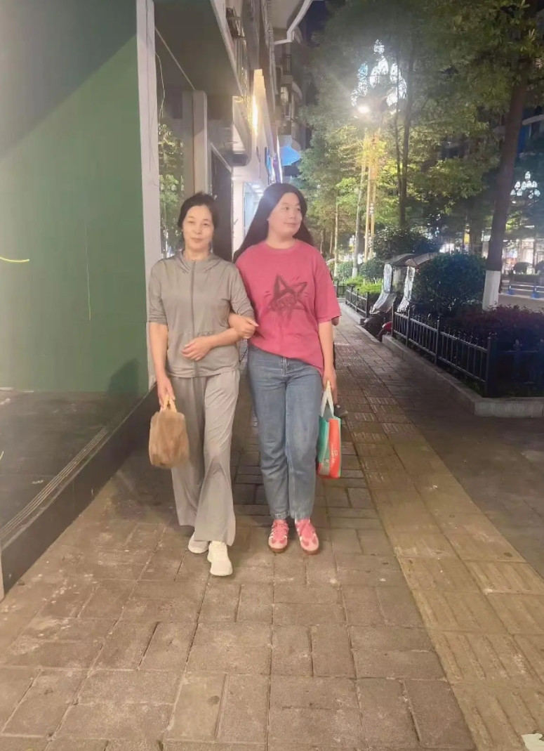 好久没和女儿一起逛街了