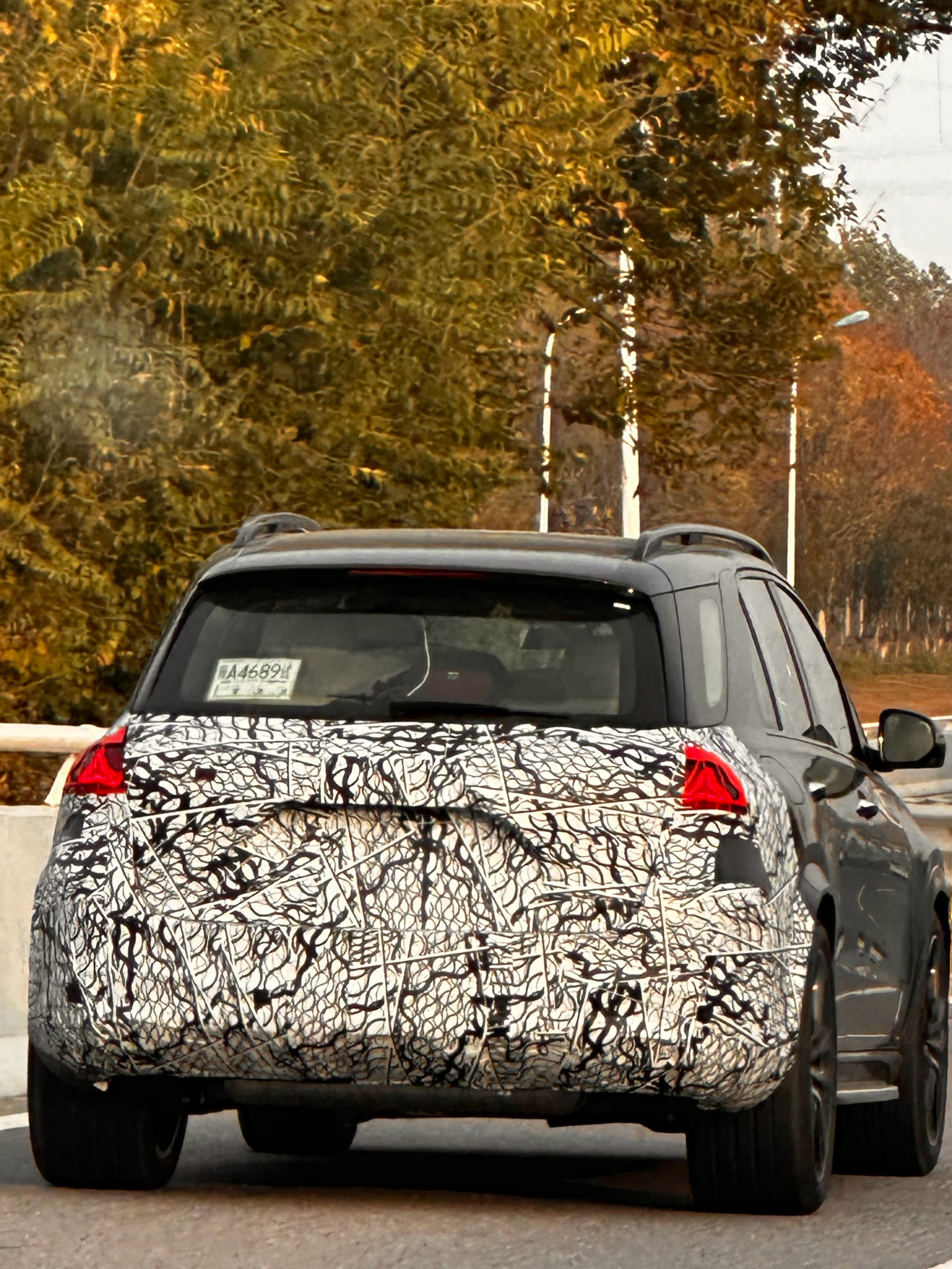 偶遇三叉星辉路试车下一次GLE应该是换代产品了吧