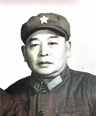 1958年，志愿军司令杨勇刚回国，一位老部下就打来电话：“老首长，因为我生活作风