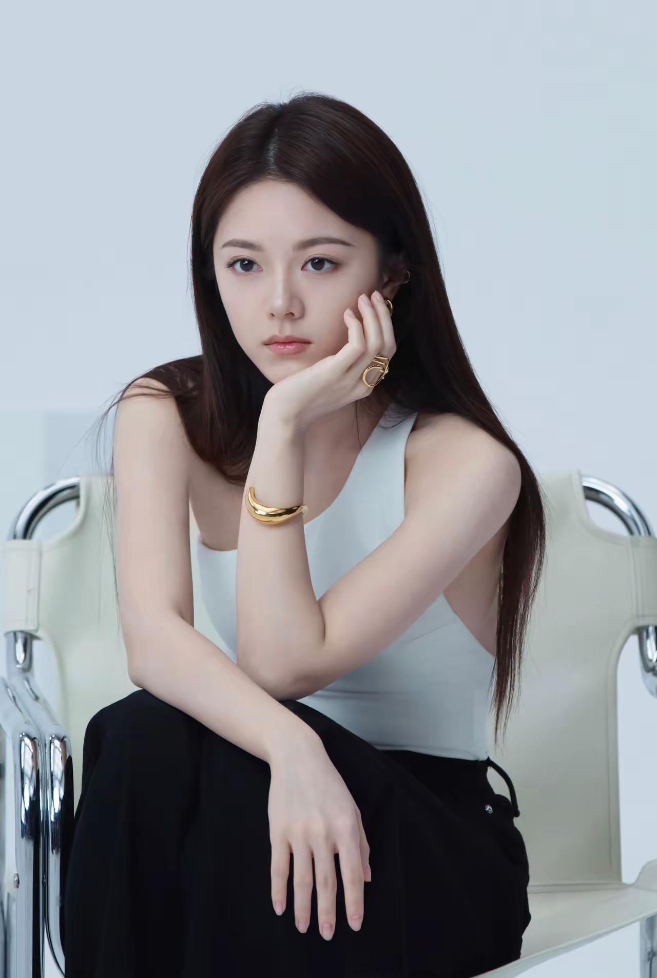 赵今麦，大家“看着长大”的小女生，如今也到了很有…“吸引力”的年岁[灵光