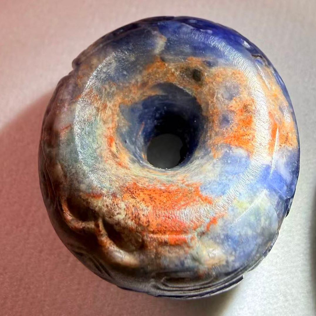 古玉杂谈罕见的，商代青金石圆珠，滿珠带纹饰，表面含有硃砂，外表包浆一级……上