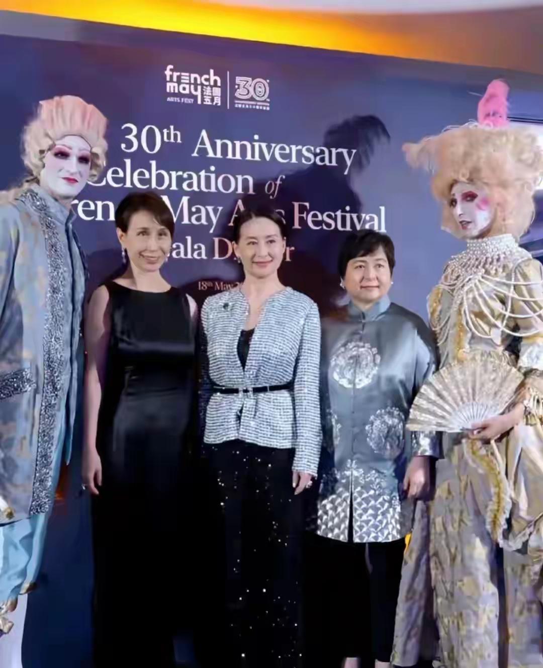 何超蕸应该是赌王众多子女中最为低调的一个了，不同于弟弟妹妹经常出现在娱乐新闻里，