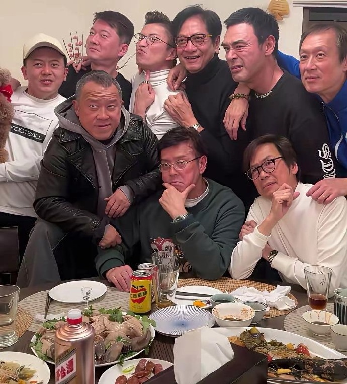 香港明星是不是酒量不行啊，才喝一瓶茅台，每个人的脸通红​​​