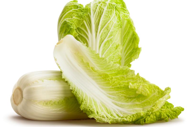 一到秋冬，菜市场里的白菜就成了老人们的“心头好”——论价格，比反季蔬菜便宜一