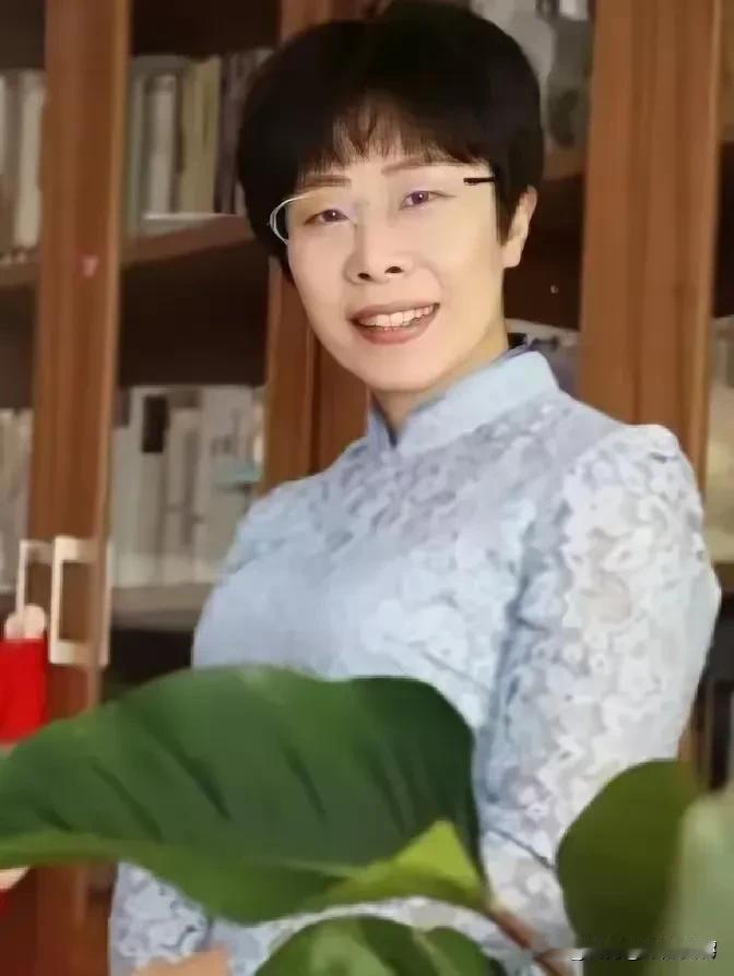 50岁北大才女蒙曼未婚，被问最想嫁给谁，回答笑翻全场，细品却是人间清醒北大
