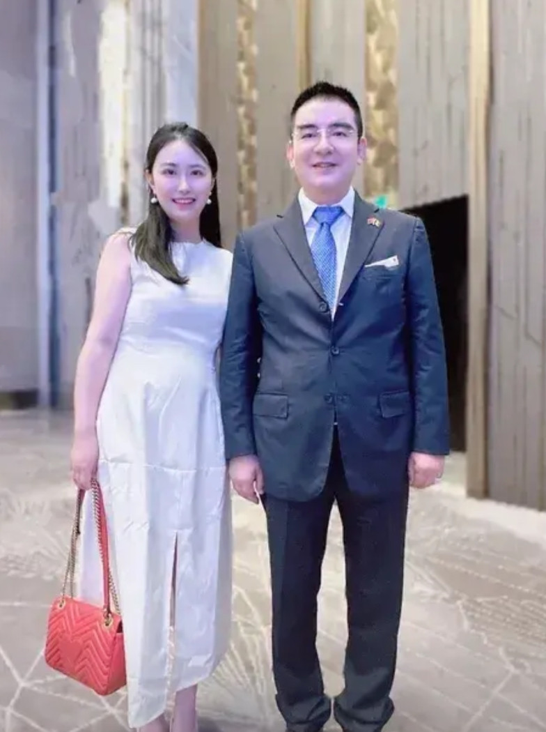 陈光标讲的没错。自己捐款50亿，一堆证书。那些捐款百万，发证书太多了。这次