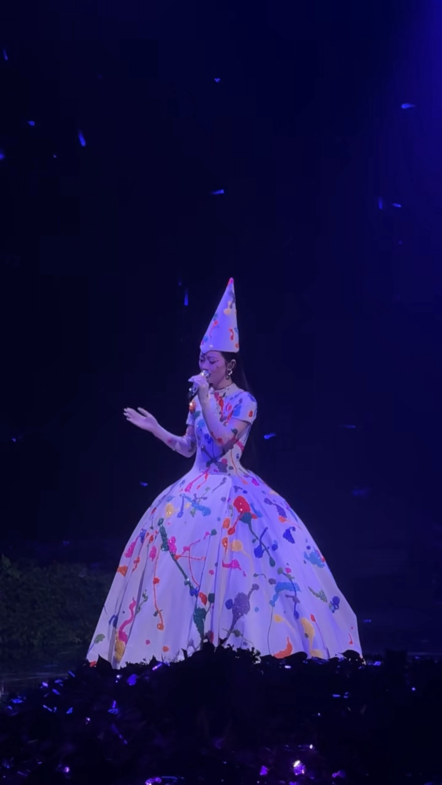 单依纯｜单依纯纯妹妹2.0演唱会成都站成都演唱会新造型！上身Robert