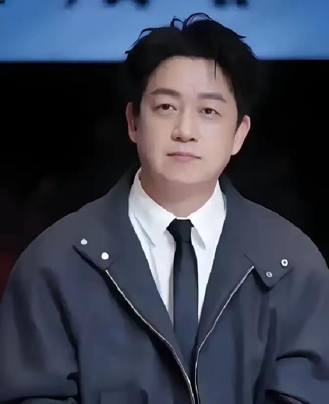 11年没住一起的儿子，突然拎着行李敲开父亲的门。17岁的顶顶自己做了主：高三这关