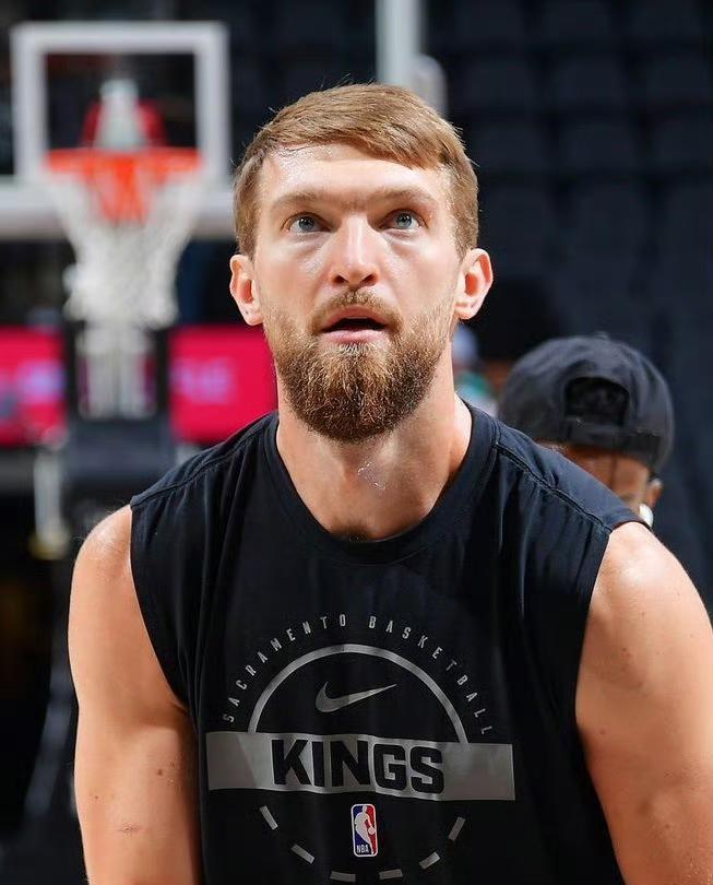 小萨离队意愿明确！国王核心心生去意，多队或争相追逐！据名记Scotto报道，萨