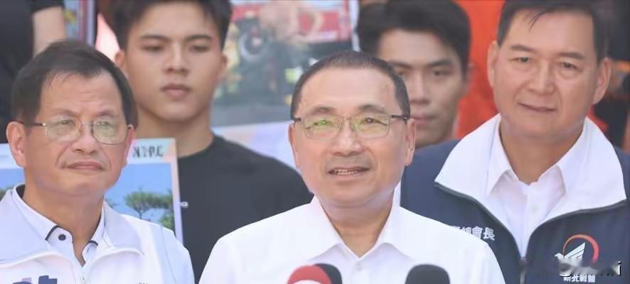 侯友宜“补刀”郑丽文！国民党的“软骨病”，何时才能根治？侯友宜对郑丽文提出