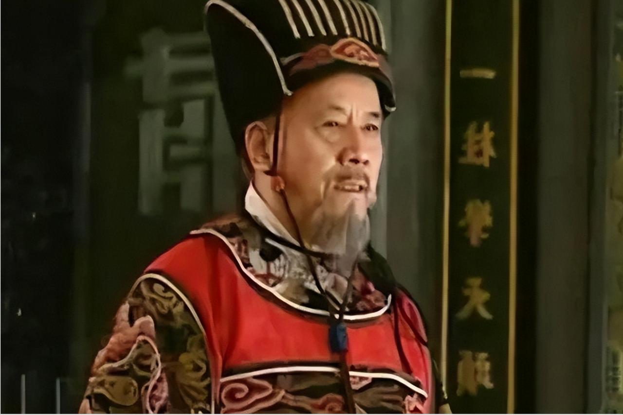 明隆庆二年，亲手扳倒权倾朝野奸相严嵩的徐阶，退休回到了家乡，等待他的却是一场足以