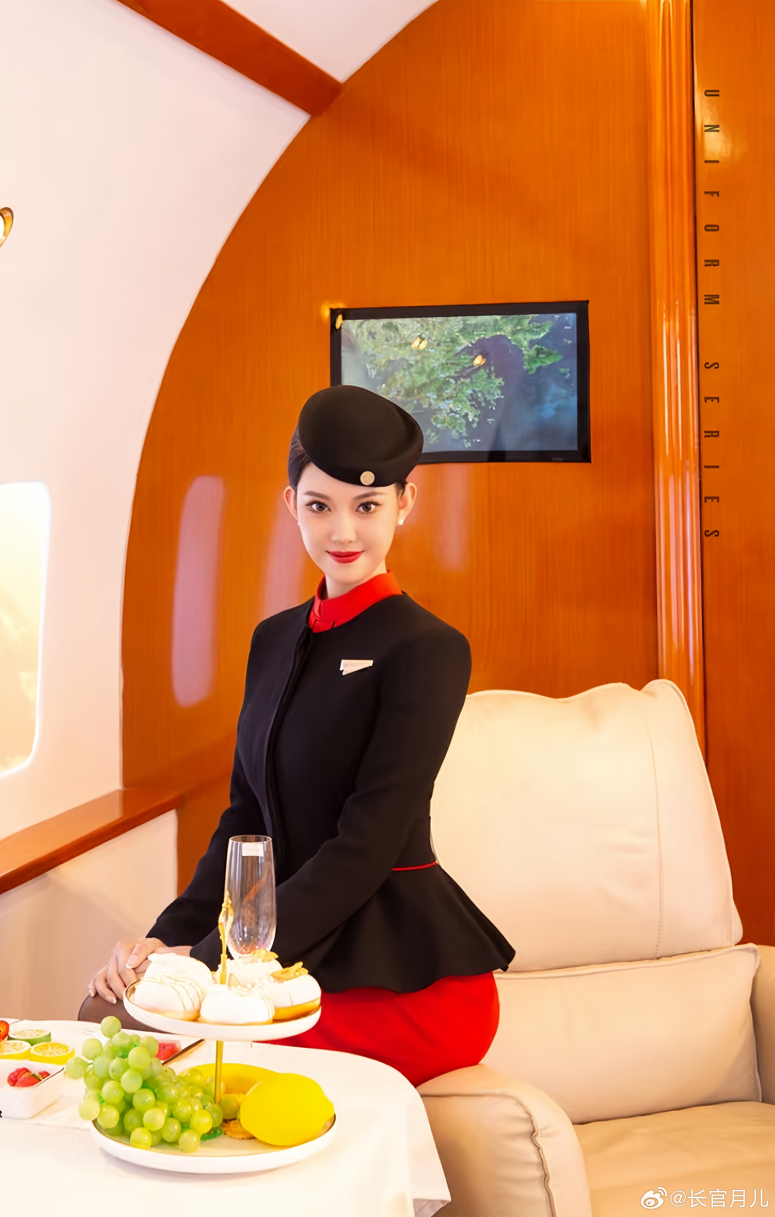 川航空姐的制服照，又美又飒。​​​