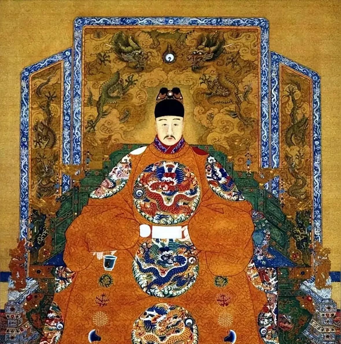 嘉靖死了之后，隆庆成功上位登基百官上朝之后，所有人站在原地全部你看看我，我瞅瞅