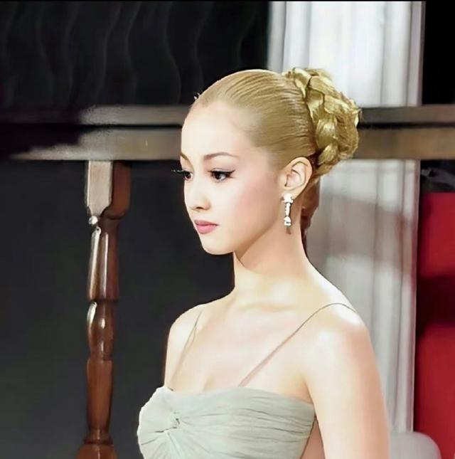 “一个月5次，超过按50万一次收费！她被誉为“亚洲第一美人”，在婚前协议里规定，