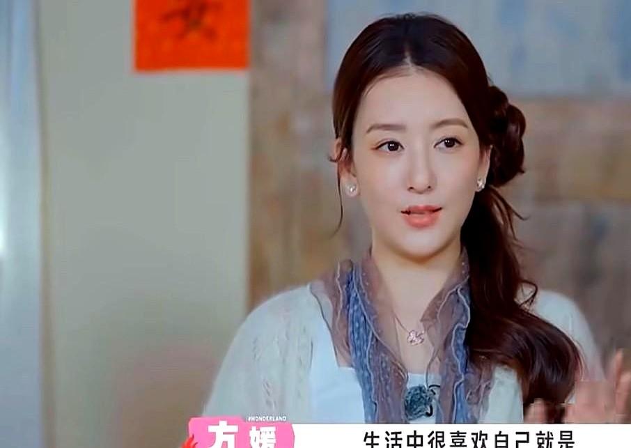 “没啥感受。”方媛对着镜头淡淡地说。她产后四个月，顶着郭富城妻子的头衔，第一