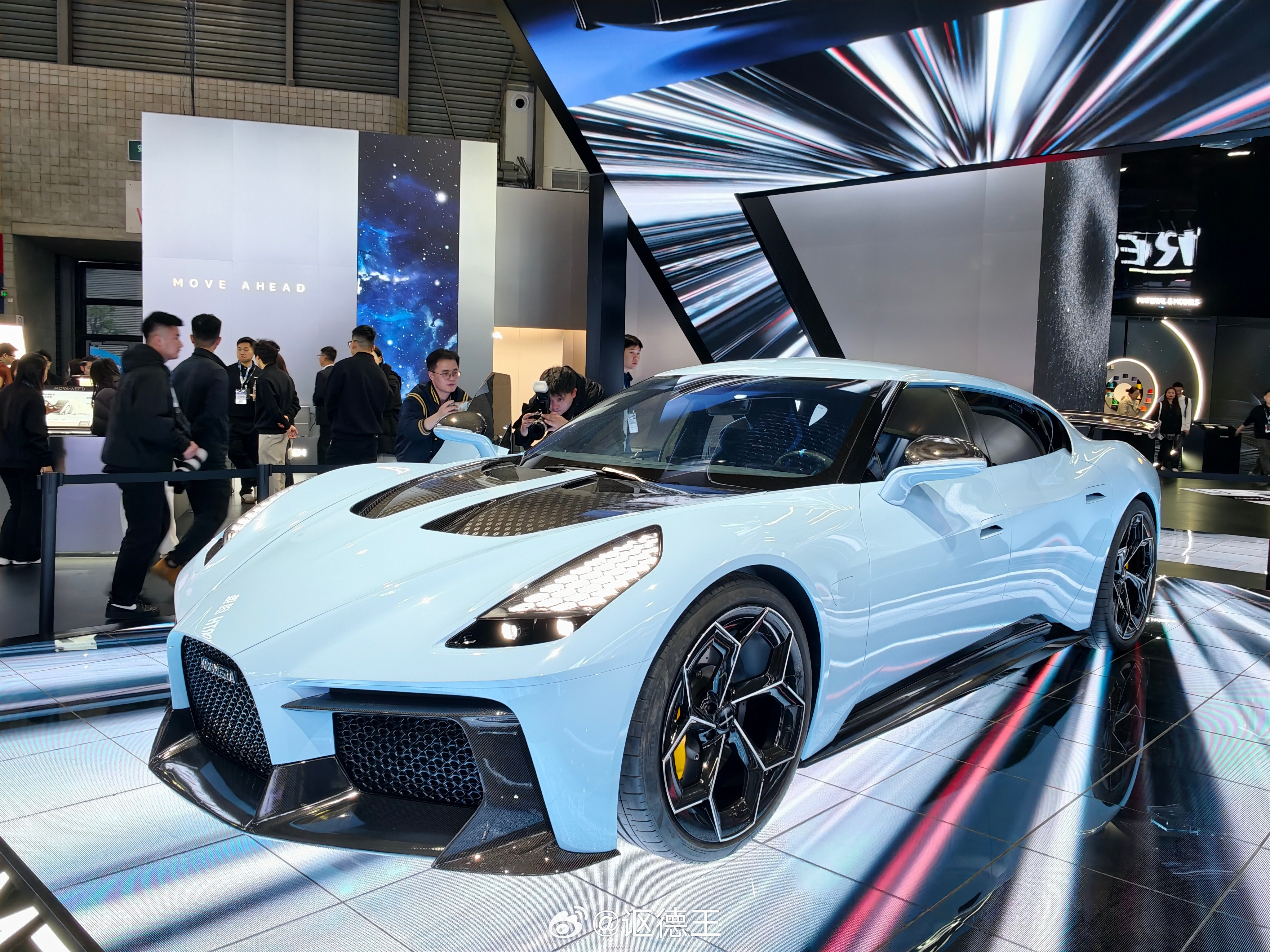 昨天看到这个新牌子的车了，Kosmera（星辰未来），查了一下背景：-母公司：