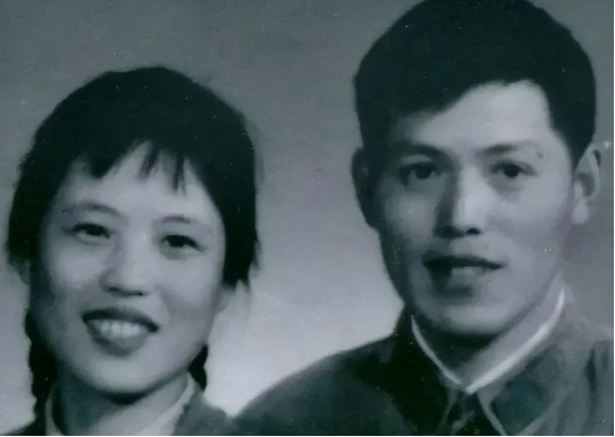 1960年，主席警卫沈同偷偷交了女朋友，没告诉主席，主席得知后，叫来沈同：“你今