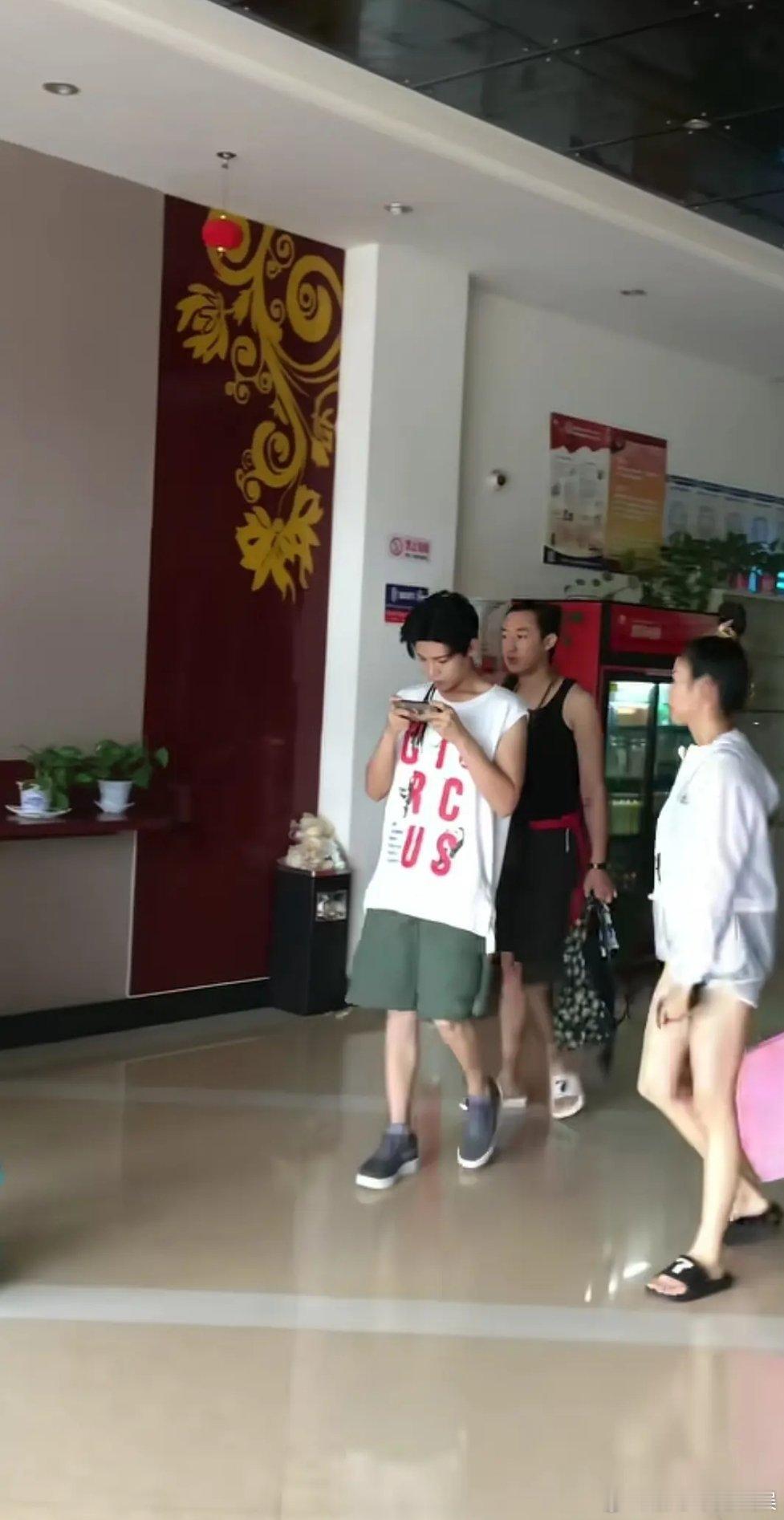 内🐟明星真的太好混了吧