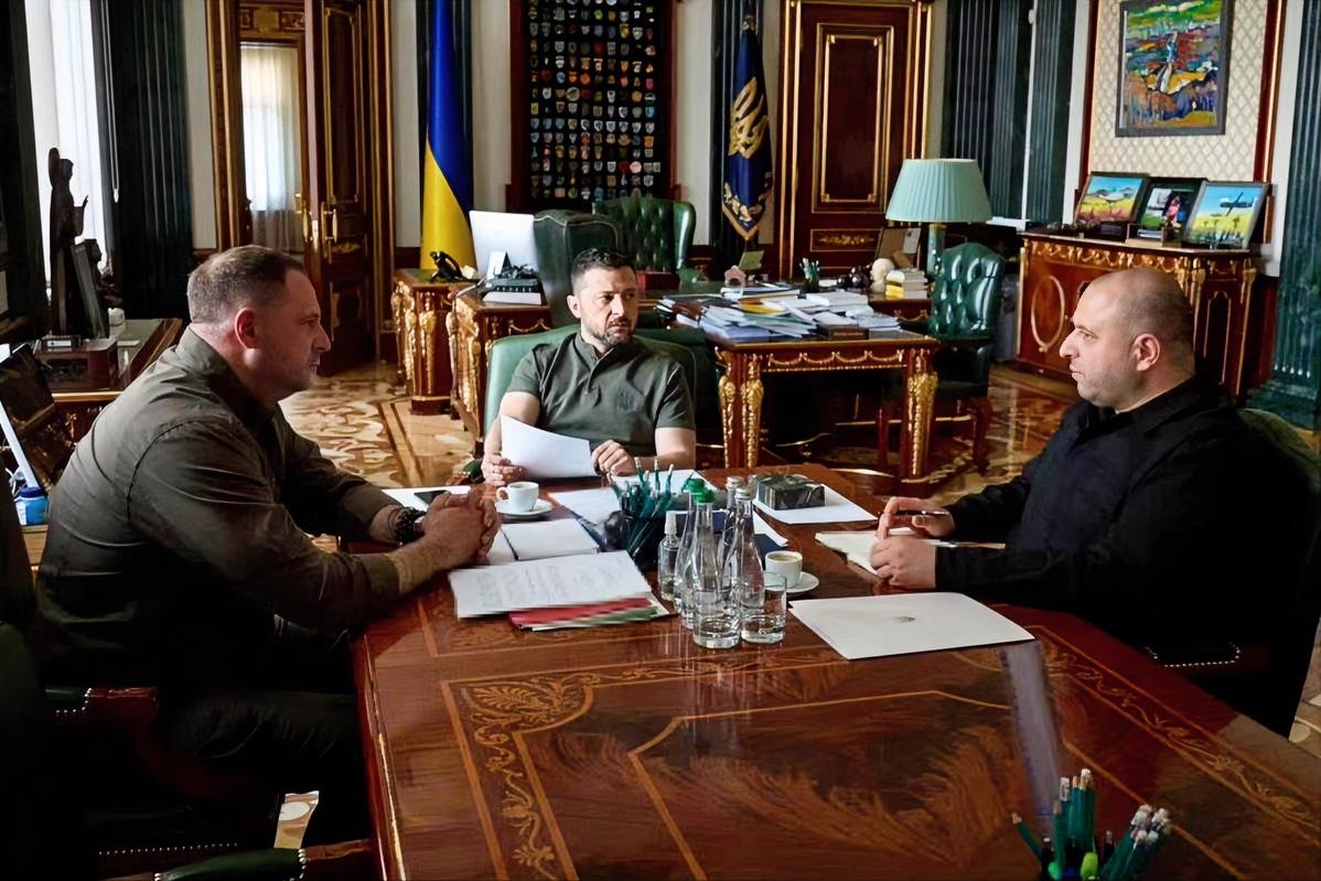 泽连斯基：确保体面地结束这场战争。泽连斯基在X上写道，乌克兰代表团将“迅速而