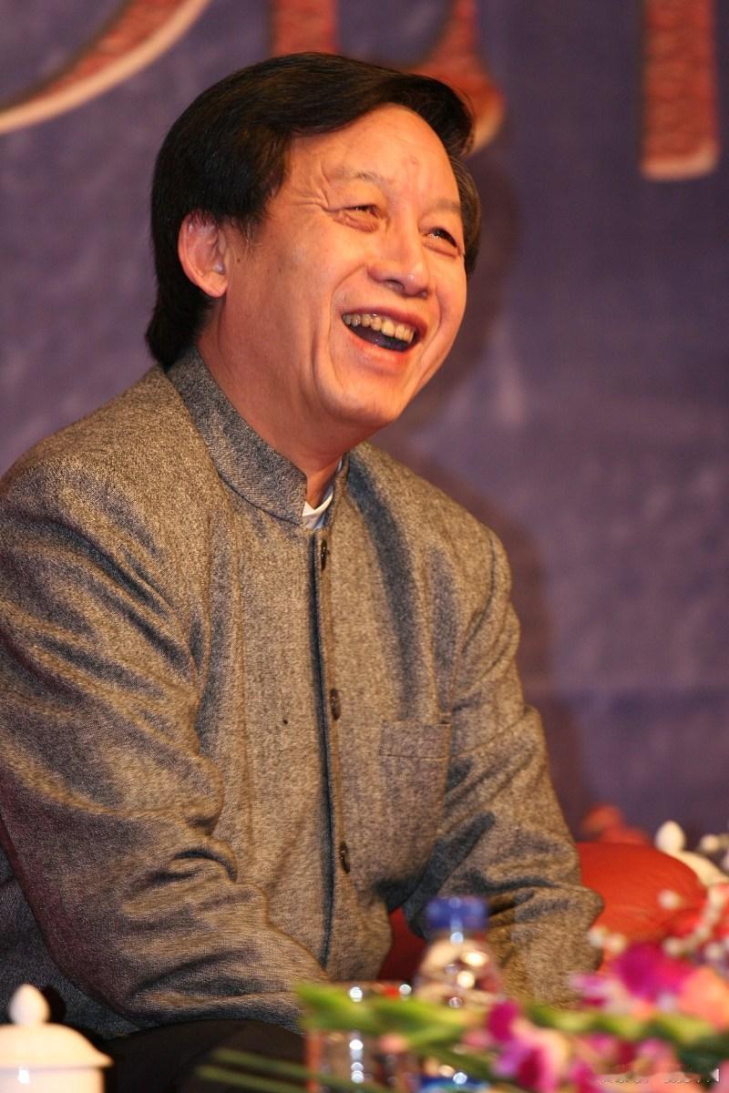 76岁易中天迁居吴江！原来晚年不是等结束，是找新开始我是吴江人啦！76岁易中