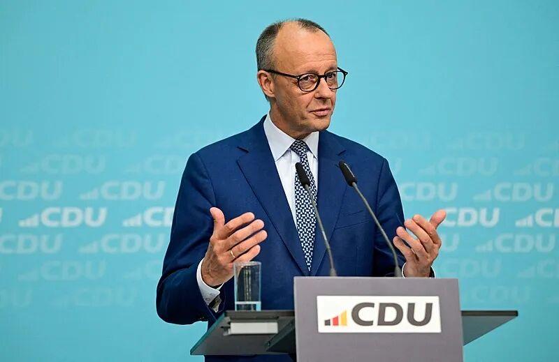 德国总理默茨的专机还没起飞，就提前向北京砸下了冷战战书！柏林妄想联合华盛顿，用所