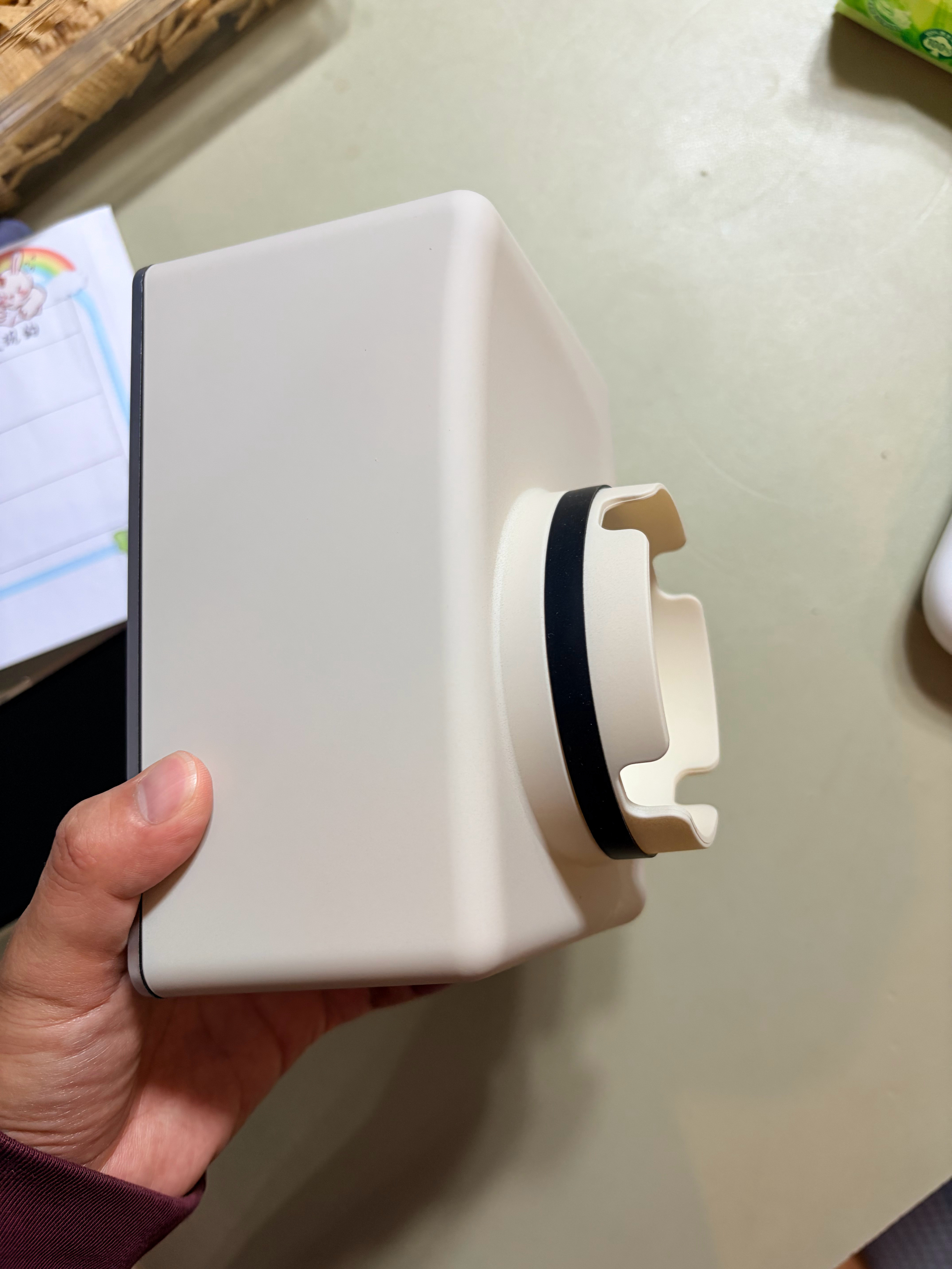 别说，这玩意儿比我想象中做工好多了，不像粗制滥造的东西。明天装车上给大家看看我车