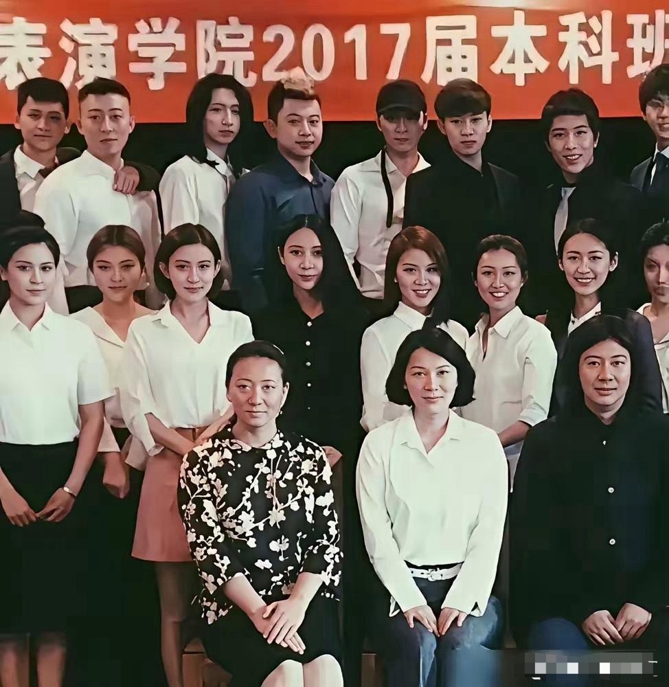 看完孟子义毕业照，才算读懂什么叫老天爷追着喂饭