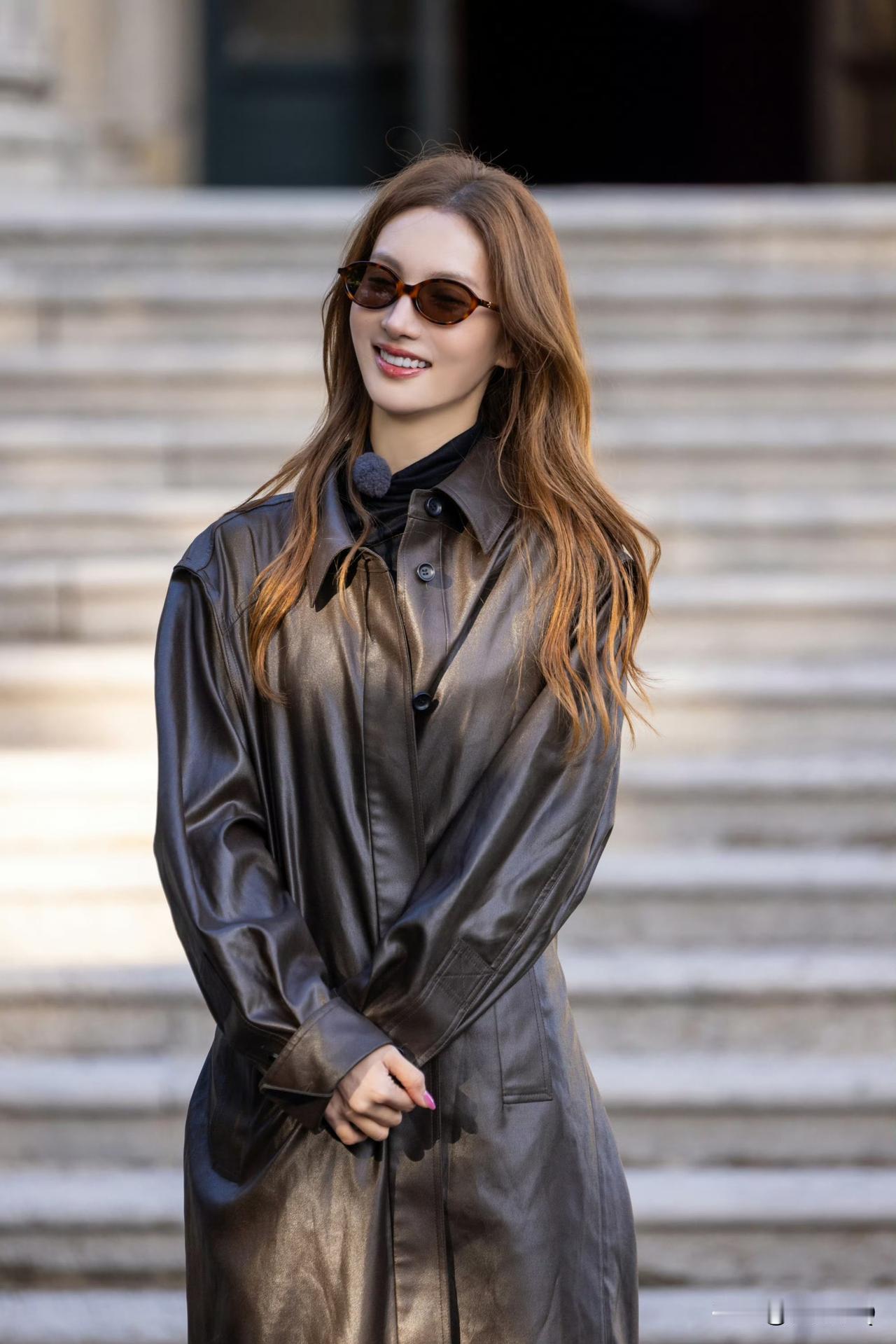 金晨衣品真好，皮衣都能穿出自己的风格，又飒又美。