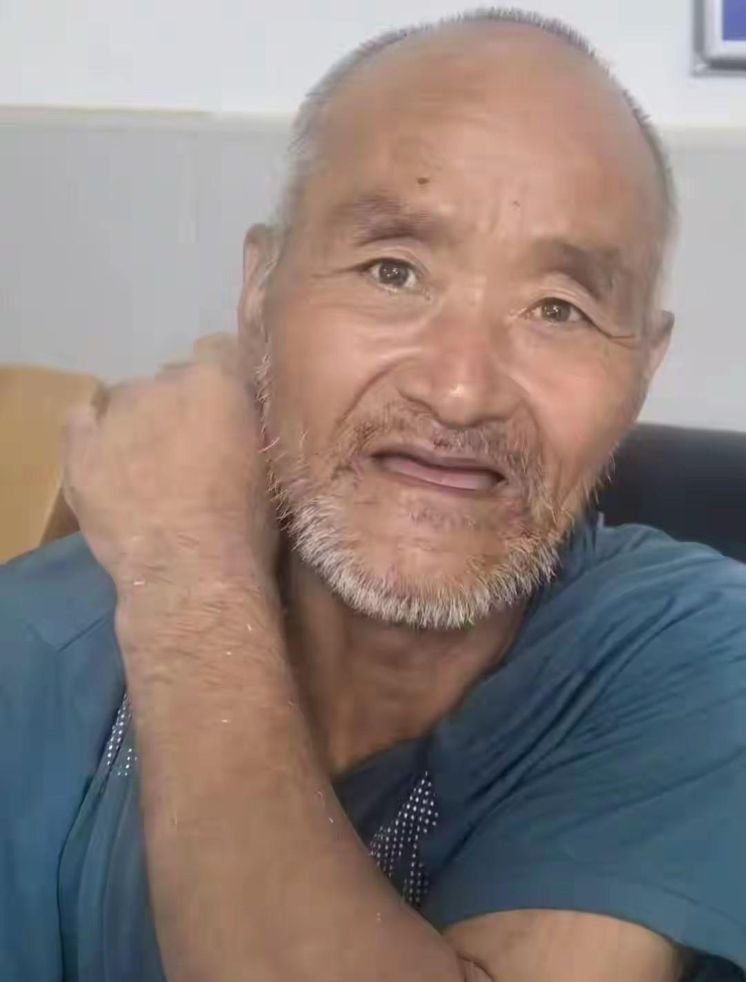刚看到一个被黑砖窑主囚禁9年的老人寇聚合回家的消息，我五味杂陈。13年前，我邻